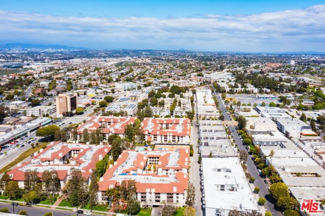 8701 Delgany Avenue, Playa del Rey CA: https://media.crmls.org/mediaz/19e02193-7e71-47f7-9cb4-c6780d3fc338.jpg
