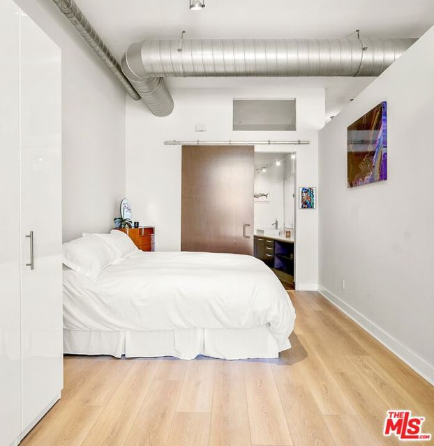 13320 Beach Avenue, Marina del Rey CA: https://media.crmls.org/mediaz/19e02353-5459-4c27-a00c-b166806d5314.jpg