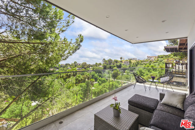 8960 Crescent Drive, Los Angeles CA: https://media.crmls.org/mediaz/19e05c0d-38fb-4d0a-b0a0-f2b92030f80b.jpg