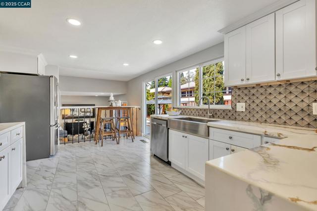 2782 Canyon Creek Dr, San Ramon CA: https://media.crmls.org/mediaz/19e06a69-7292-4b7c-b253-b834025a3810.jpg