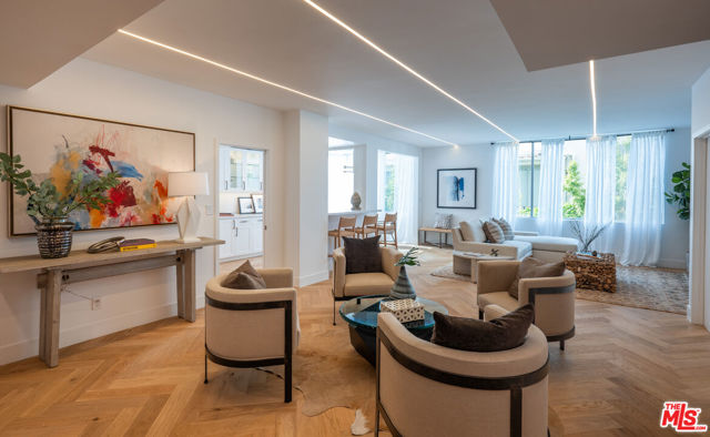 412 N Palm Drive, Beverly Hills CA: https://media.crmls.org/mediaz/19e0beac-19c4-4e42-a55a-17e30c29511a.jpg