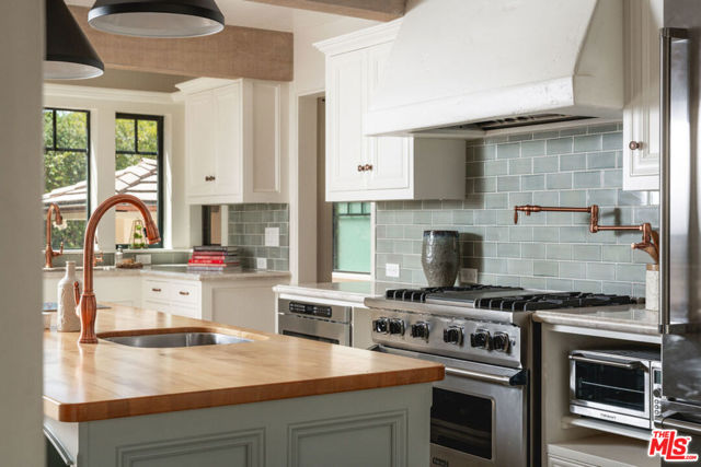 840 Ivy Lane, Montecito CA: https://media.crmls.org/mediaz/19e0d8ae-268a-4e5f-b5e8-a8629de24b31.jpg