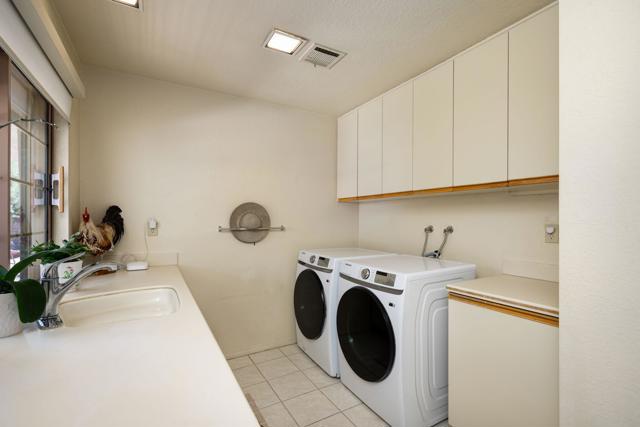 Image 35 of 47 For 78820 Runaway Bay Drive