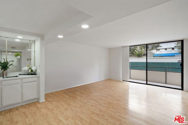 10535 Wilshire Boulevard, Los Angeles CA: https://media.crmls.org/mediaz/19e0f3d0-75ef-4a6c-9df5-10586ebb31bd.jpg