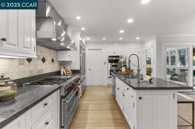 5 Kayser Ct, Walnut Creek CA: https://media.crmls.org/mediaz/19e1e381-57c1-4bca-babd-0b7571a8e3ff.jpg
