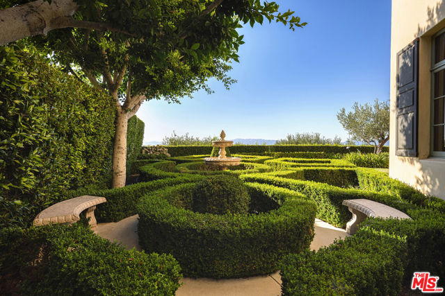 13961 Aubrey Road, Beverly Hills CA: https://media.crmls.org/mediaz/19e1fd2b-253a-4ba6-aefd-90c647235260.jpg