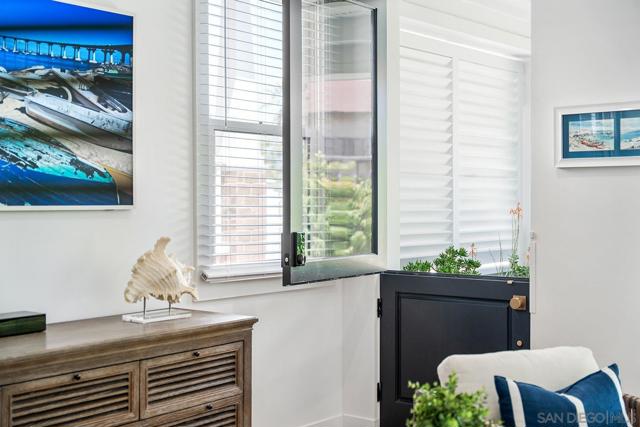 924 D Avenue, Coronado CA: https://media.crmls.org/mediaz/19e204d0-b462-409e-a7a0-4e6a3b6aefba.jpg