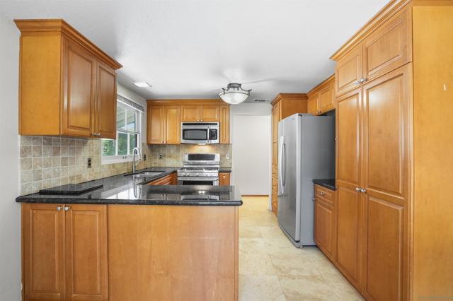 931 Rutgers Ave, Chula Vista CA: https://media.crmls.org/mediaz/19e211eb-cce7-4a90-aabe-33394f143344.jpg