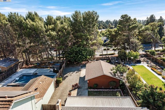 36055 Easterday Way, Fremont CA: https://media.crmls.org/mediaz/19e238a1-a2c6-4bf1-9af8-6648a82fbb18.jpg