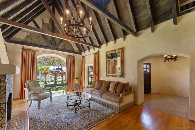 4386 Adams Ave, San Diego CA: https://media.crmls.org/mediaz/19e254cb-2fbe-4ceb-b2bf-8e8aba301757.jpg