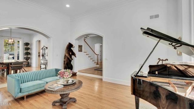 1929 Lyans Drive, La Canada Flintridge CA: https://media.crmls.org/mediaz/19e2c15c-2039-4b1c-95ca-1ea9573dc8f8.jpg