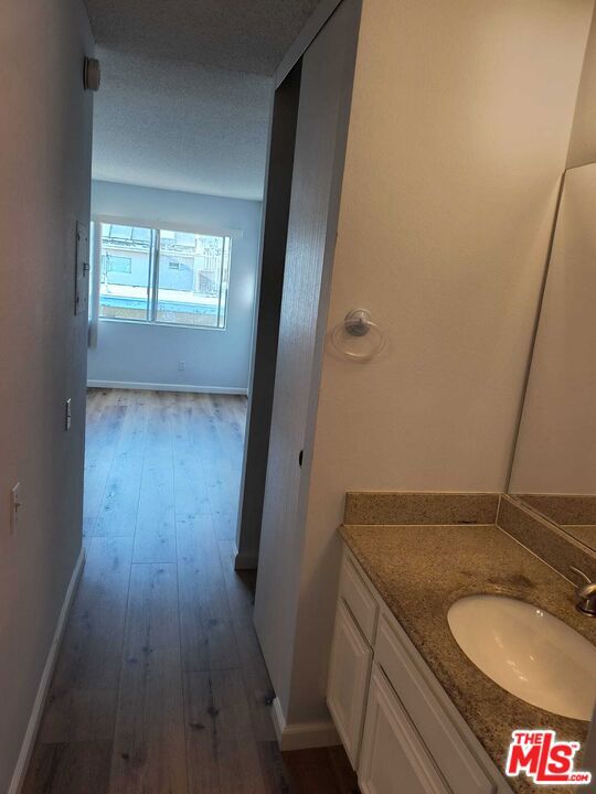 5334 N Lindley Avenue, Encino CA: https://media.crmls.org/mediaz/19e2c787-673d-4756-9e81-3a0b7a159133.jpg