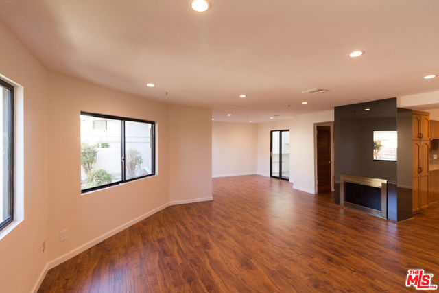 301 West Loraine Street, 8 photo 4