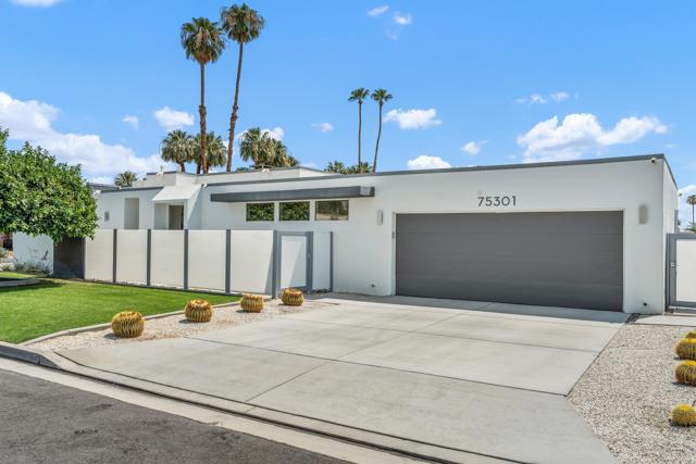 75301 Montecito Drive, Indian Wells CA: https://media.crmls.org/mediaz/19e30613-2ab8-42c5-bf28-d26dba8966f2.jpg