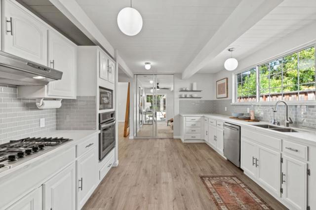 969 Eichler Drive, Mountain View CA: https://media.crmls.org/mediaz/19e36e41-2183-4a42-b8e5-a5a839a724fd.jpg