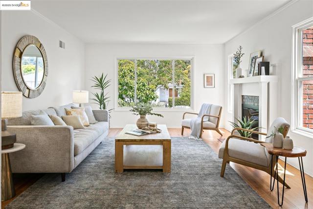 1009 Richmond st, El Cerrito CA: https://media.crmls.org/mediaz/19e38a3d-ca15-4432-9db7-8d69bb5b41b2.jpg