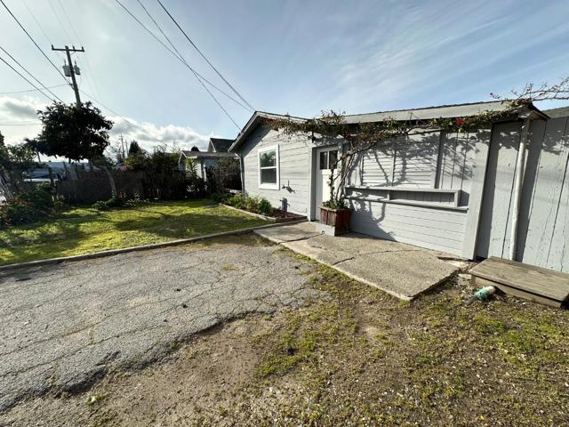 4057 Cory Street, Soquel CA: https://media.crmls.org/mediaz/19e3a572-56ac-44dd-bd5a-83e5dfd7555f.jpg