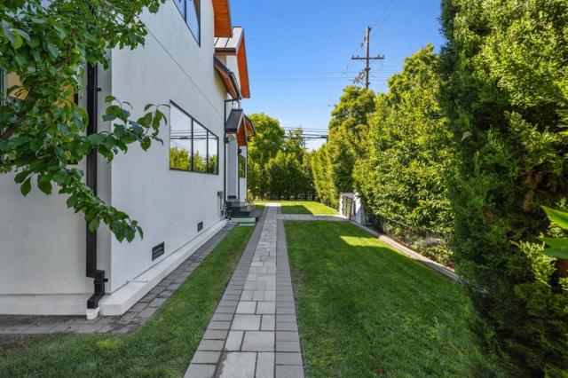 33 Highland Avenue, Burlingame CA: https://media.crmls.org/mediaz/19e44da5-b1e0-4645-aa80-9d518dfd2069.jpg