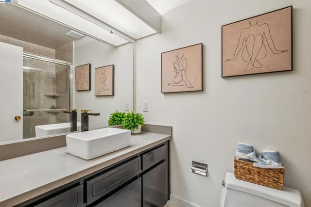 1030 Melrose Ave, Alameda CA: https://media.crmls.org/mediaz/19e474d2-31aa-4bd8-8826-3da83b56a11d.jpg