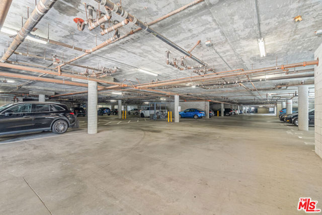 4050 Glencoe Avenue, Marina del Rey CA: https://media.crmls.org/mediaz/19e49aa3-ab37-4f0f-b860-0fabef69da02.jpg