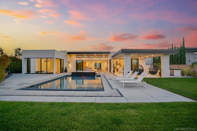 5384 Aurora Summit Trl, San Diego CA: https://media.crmls.org/mediaz/19e49b11-bb31-4e89-b643-348376c5523e.jpg