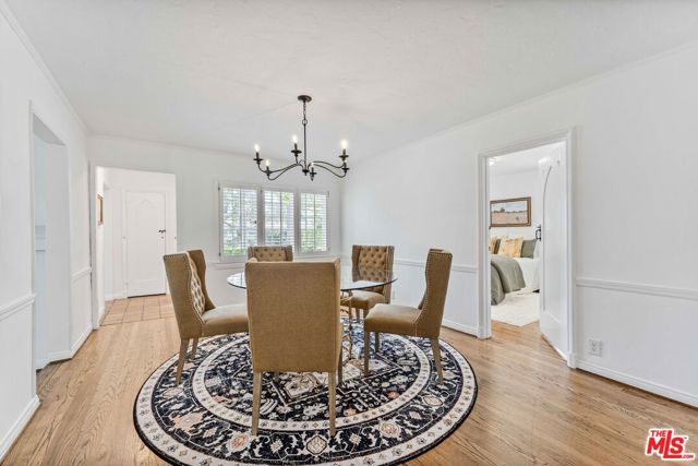 217 17th Street, Santa Monica CA: https://media.crmls.org/mediaz/19e500cf-dd07-4b8f-89d0-c619cc3a3099.jpg
