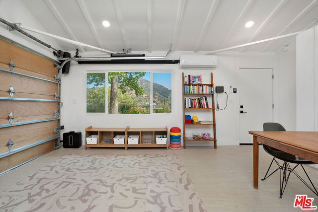 1741 Golf Club Drive, Glendale CA: https://media.crmls.org/mediaz/19e5139c-dc75-4b21-a76f-0b6475922784.jpg