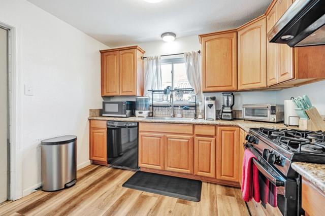 2105 Geneva Drive, Modesto CA: https://media.crmls.org/mediaz/19e52417-6d5d-48a5-87ff-59278e6e6ba8.jpg