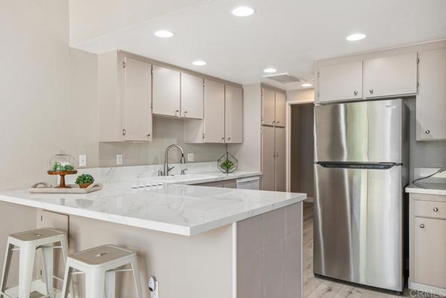 3404 Oak Cliff Dr, Fallbrook CA: https://media.crmls.org/mediaz/19e552bd-72cd-41d8-be38-2527c78860f8.jpg