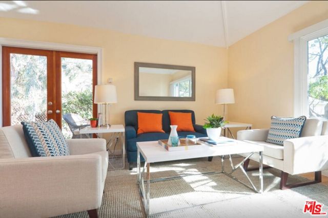 828 Hill Street, Santa Monica CA: https://media.crmls.org/mediaz/19e5a6fa-7e25-4c5b-9d3d-9d08df605bb8.jpg