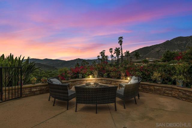 3609 Monte Real, Escondido CA: https://media.crmls.org/mediaz/19e5e01a-3e77-4ee0-b8e5-146ea96bda13.jpg