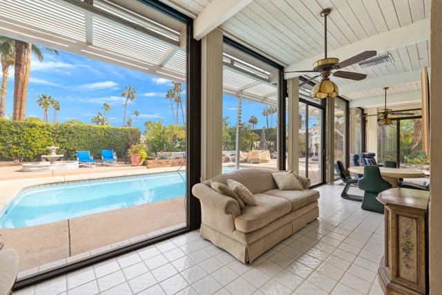 968 N Fairview Circle, Palm Springs CA: https://media.crmls.org/mediaz/19e60dd3-cd3c-46bf-89db-acd7f46dde00.jpg