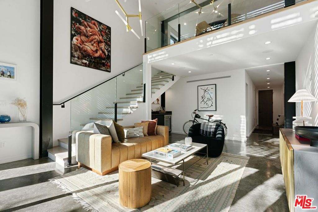 303 Venice Way