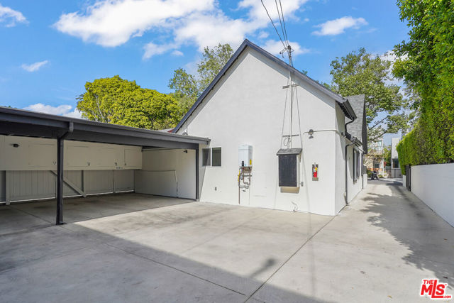 617 Westmount Drive, West Hollywood CA: https://media.crmls.org/mediaz/19e6ffaf-7555-4b4a-a169-2d4279447117.jpg