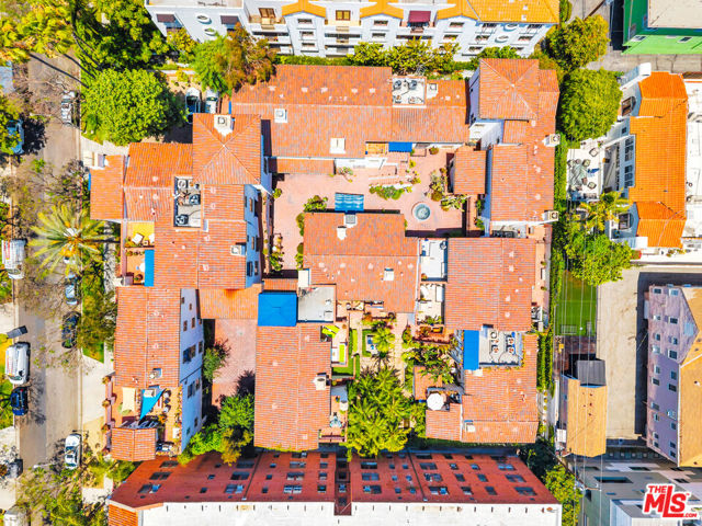 1414 N Harper Avenue, West Hollywood CA: https://media.crmls.org/mediaz/19e70200-727b-4628-b701-c4436d1e371e.jpg