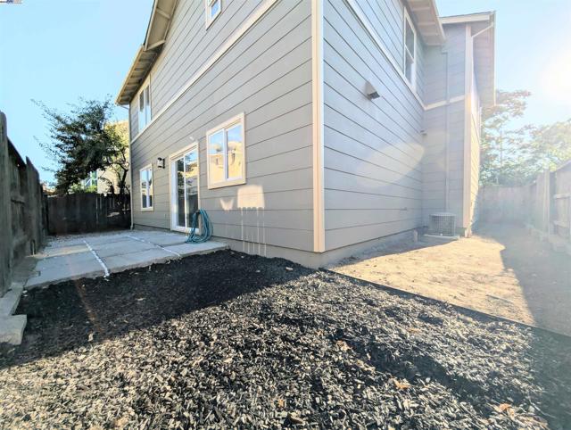 158 Fairview Ave, Bay Point CA: https://media.crmls.org/mediaz/19e71066-a034-4c0e-b83e-ae0e543f429a.jpg