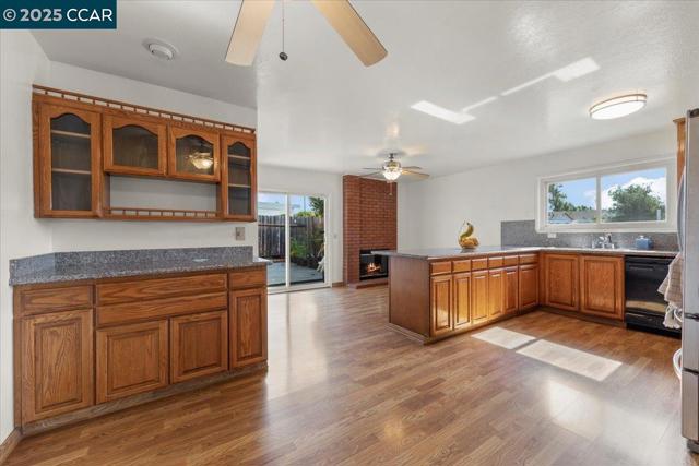 316 Meadows Dr, Vallejo CA: https://media.crmls.org/mediaz/19e744fe-5e37-437b-b95c-bb45f20b01c1.jpg