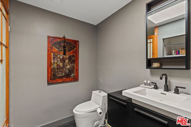 465 N Calle Rolph, Palm Springs CA: https://media.crmls.org/mediaz/19e774fb-51e5-41e8-a1aa-cf171ecae861.jpg