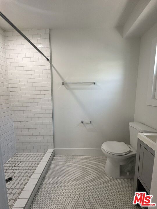 5530 Franklin, Los Angeles CA: https://media.crmls.org/mediaz/19e7edca-fec4-4a39-b921-a47026cccab3.jpg