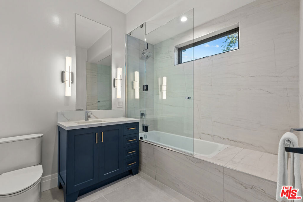 https://media.crmls.org/mediaz/19e7f6ba-2ebd-4e26-bd50-58378c85bf6b.jpg?preset=X-Large