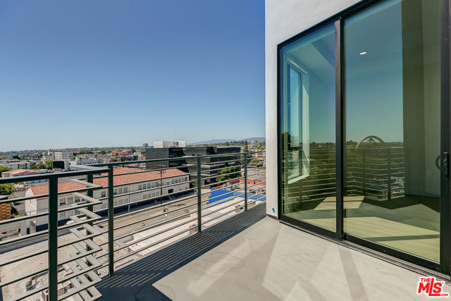 3833 Dunn, Culver City CA: https://media.crmls.org/mediaz/19e84f14-6f08-4474-9150-21cbc2d6d525.jpg