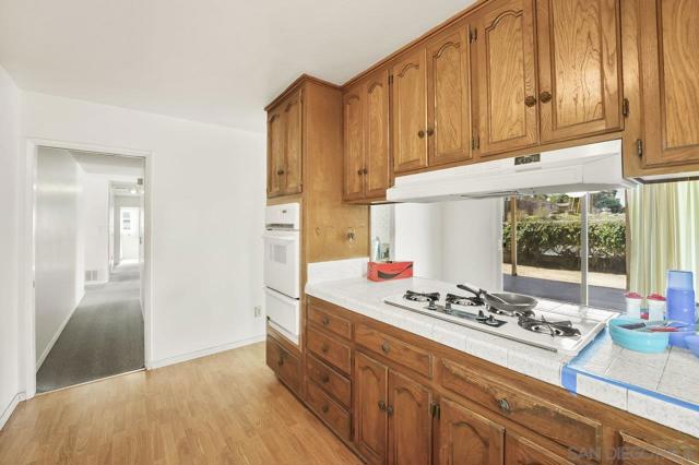 152 Leoma Ln, Chula Vista CA: https://media.crmls.org/mediaz/19e8c6ee-be3b-4de5-ae65-1fdf340721f3.jpg