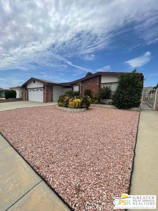 1273 Basswood Way, Hemet CA: https://media.crmls.org/mediaz/19e94169-45e2-4bf5-a7a1-153785218882.jpg