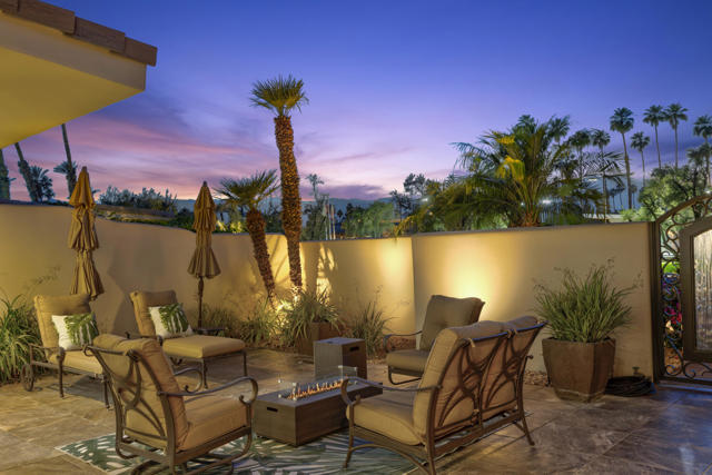 44970 Desert Horizons Drive, Indian Wells CA: https://media.crmls.org/mediaz/19e9483a-c3c8-4ef8-912f-6a073574a3f9.jpg