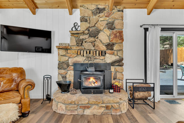 25440 Rim Rock Road, Idyllwild CA: https://media.crmls.org/mediaz/19e98d78-f29e-4c21-887a-85e5365708b9.jpg