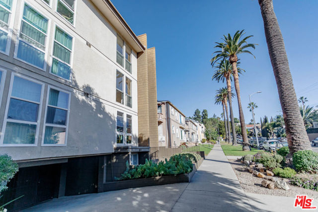 1833 N NORMANDIE Avenue, Los Angeles CA: https://media.crmls.org/mediaz/19e99aae-d9f4-41bc-b206-5018dcb06ac7.jpg