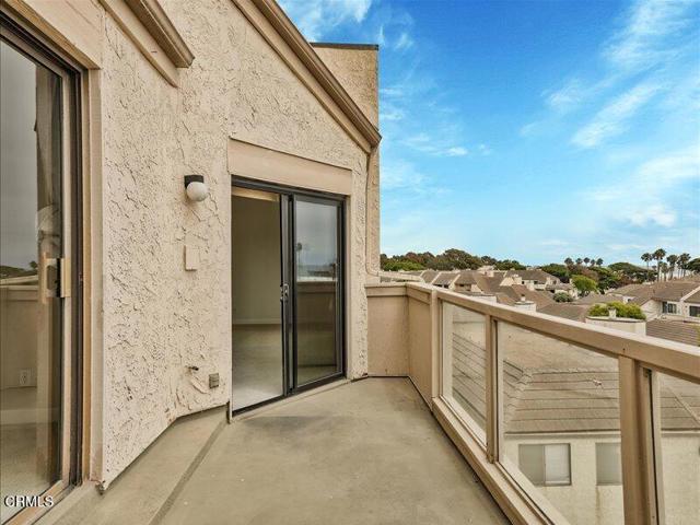 612 Island View Circle, Port Hueneme CA: https://media.crmls.org/mediaz/19e9c867-c11b-4ae2-8c84-f26c46b9d2ae.jpg