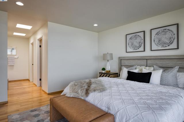 17 Ora Way, San Francisco CA: https://media.crmls.org/mediaz/19ea6272-3f1e-4a92-98bd-b47ff15e268a.jpg