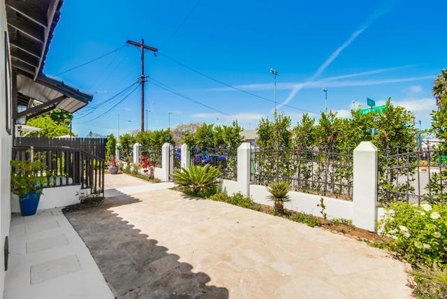 1303 Center Ave, Oceanside CA: https://media.crmls.org/mediaz/19eadc31-1126-4fb2-aa6e-30a9f567d51d.jpg