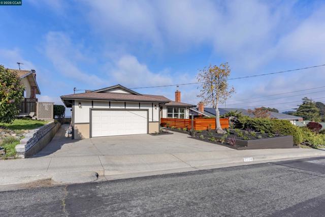 1264 Belfair Dr, Pinole CA: https://media.crmls.org/mediaz/19eae1ba-6e82-4363-8da5-349810e3dd5e.jpg